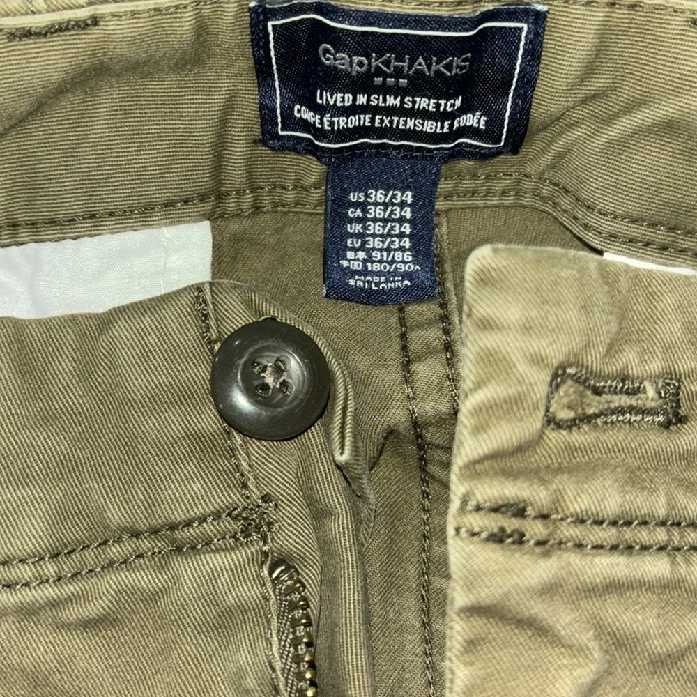 Mens Gap khakis size 36x34. Small tear on left buttock area. - Picture 3 of 4